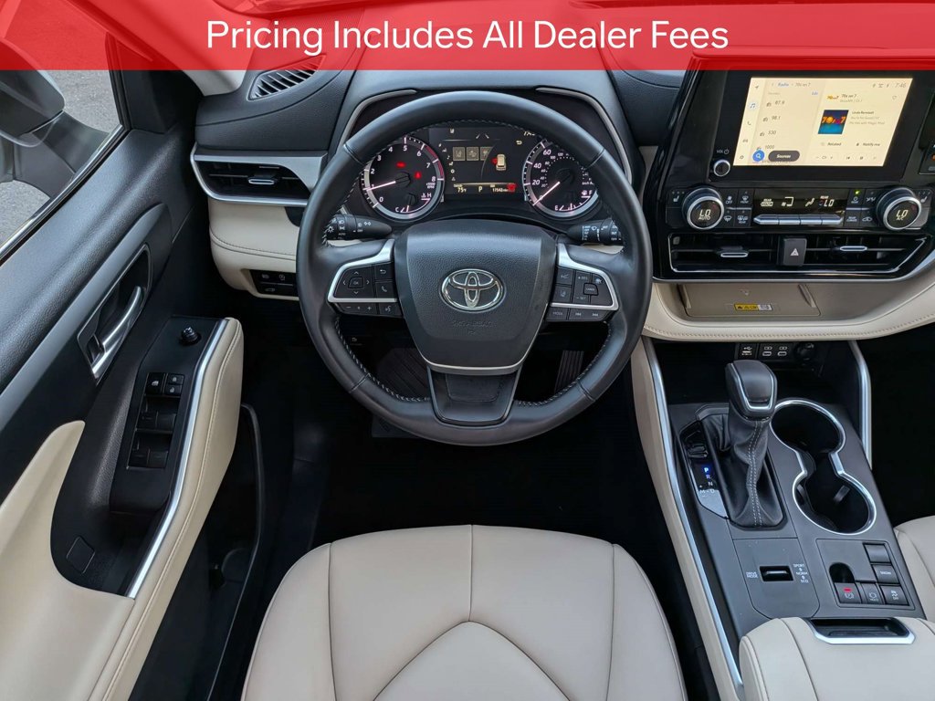 Used 2024 Toyota Highlander XLE FWD image 18