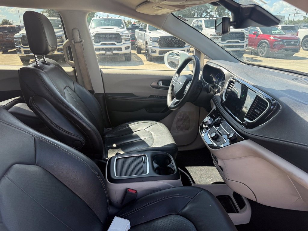 Used 2022 Chrysler Pacifica Touring-L FWD image 8