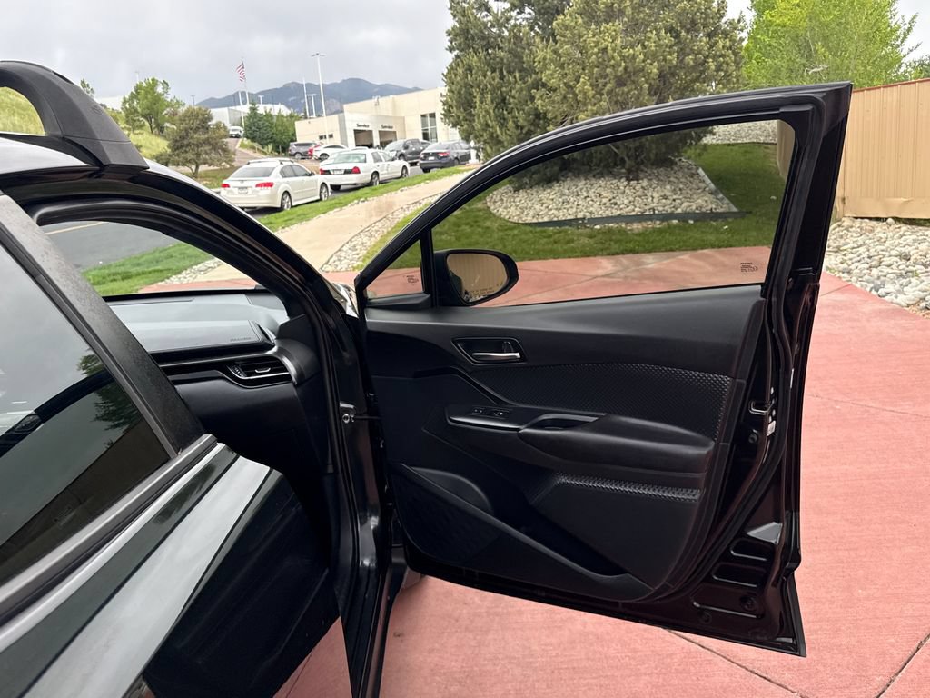 Used 2018 Toyota C-HR XLE FWD image 28