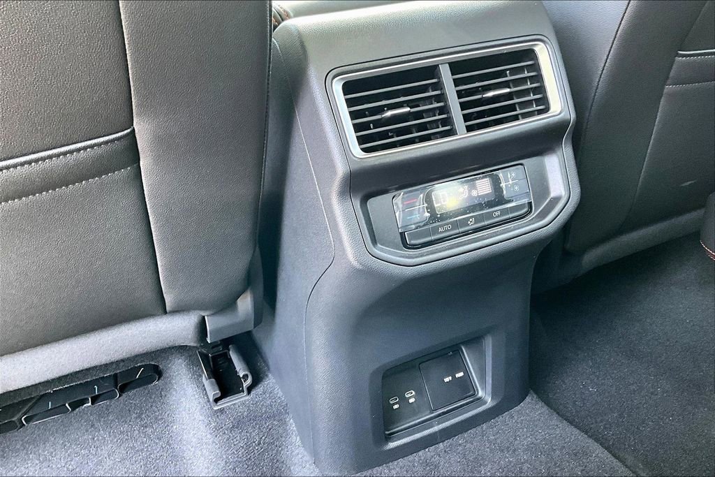 New 2026 Volkswagen Atlas Peak Edition image 9