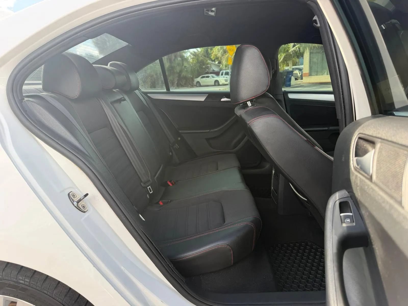 Used 2012 Volkswagen Jetta GLI FWD image 22