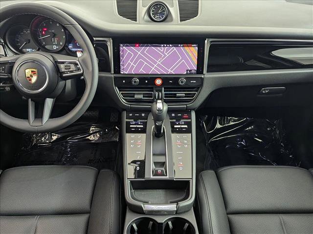 Certified 2025 Porsche Macan image 20