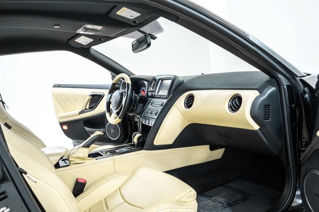 Used 2015 Nissan GT-R Premium AWD/4WD image 24