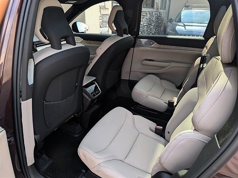 Used 2025 Volvo EX90 Ultra AWD/4WD image 26