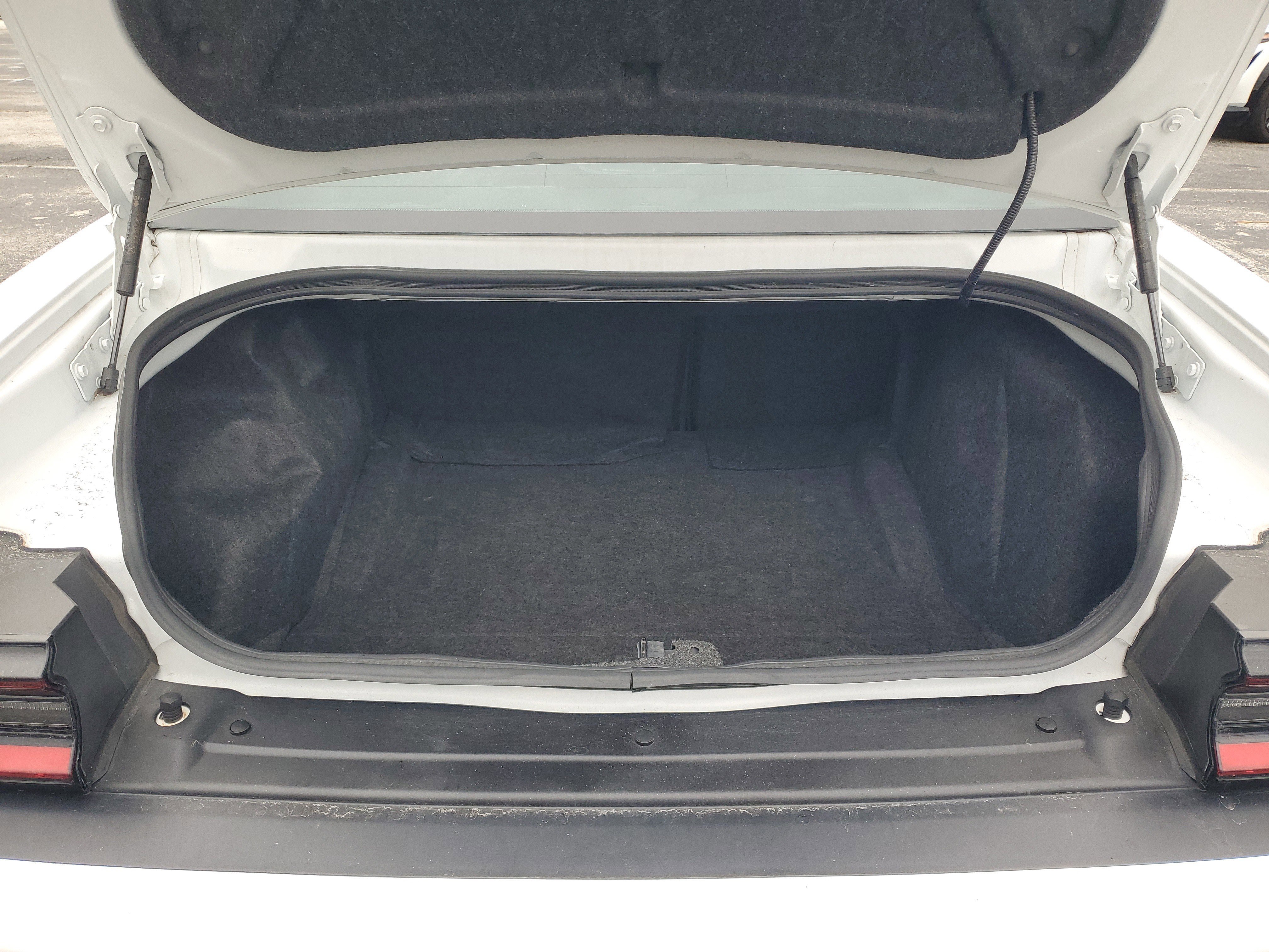 Used 2023 Dodge Challenger SXT image 6