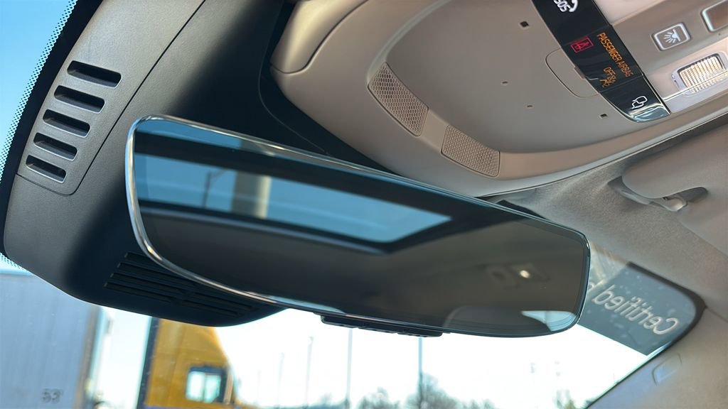 Certified 2024 Volvo XC40 B5 Ultimate w/ Climate Package image 24