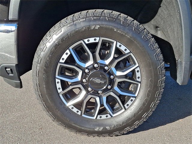 Used 2024 Chevrolet Silverado 2500 LTZ w/ LTZ Plus Package image 8