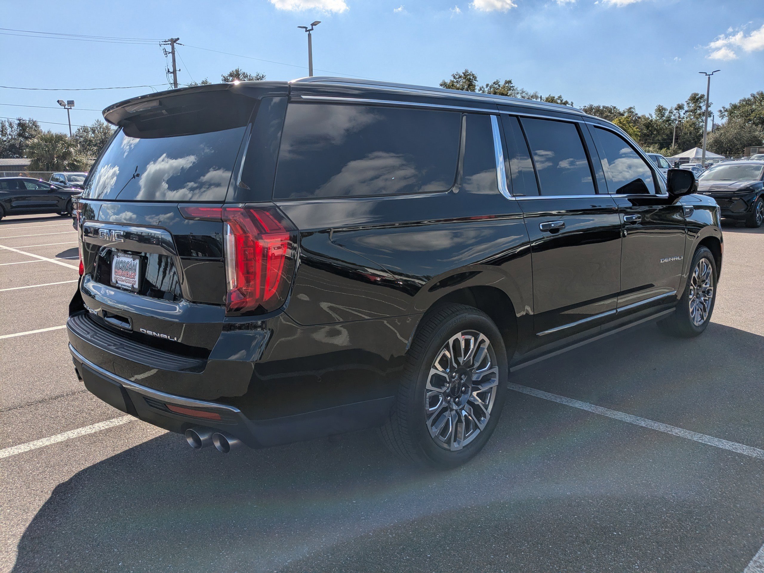 Used 2023 GMC Yukon XL Denali Ultimate image 3