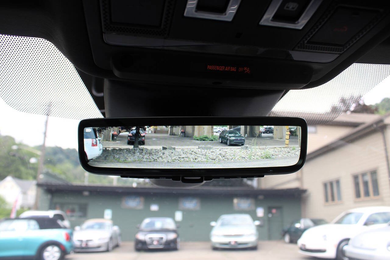 Used 2020 Land Rover Range Rover Evoque S AWD/4WD image 32