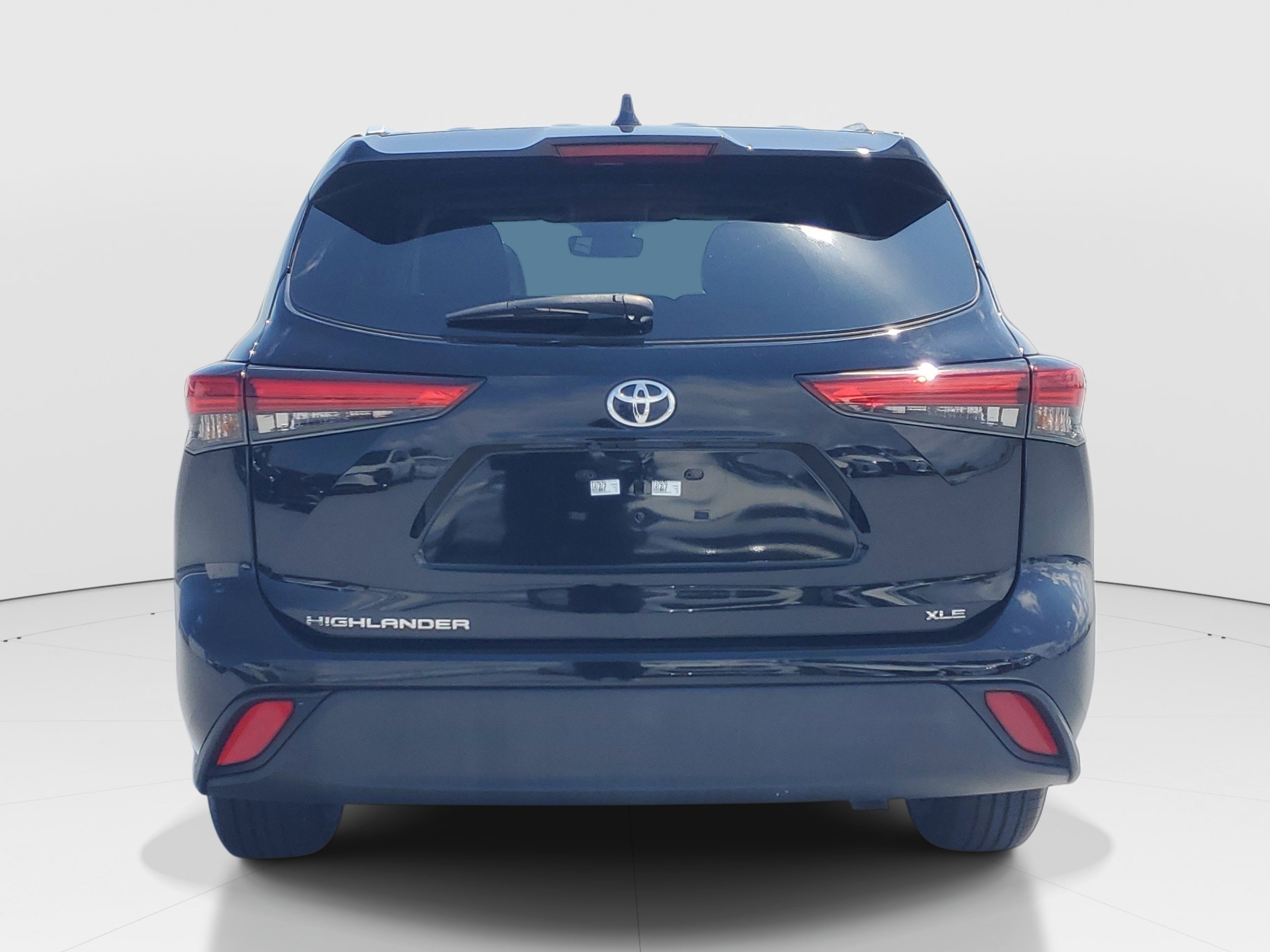Used 2023 Toyota Highlander XLE FWD image 6