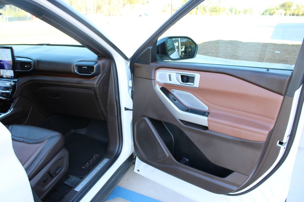 Used 2021 Ford Explorer King Ranch w/ Premium Technology Package image 17