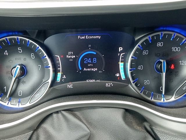 Used 2025 Chrysler Pacifica Select image 13