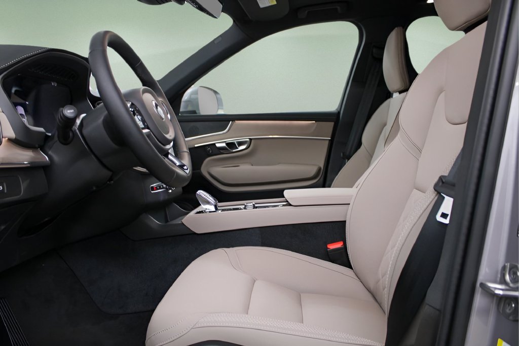 Certified 2026 Volvo XC90 B5 Plus w/ Protection Package Premier AWD/4WD image 18