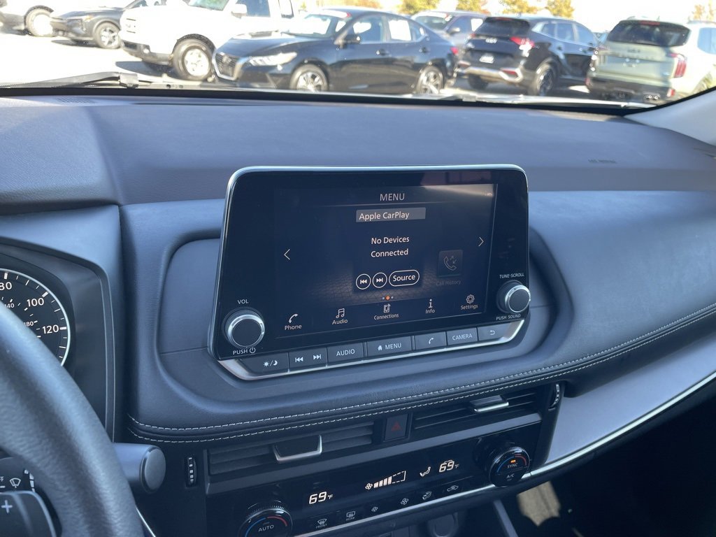 Used 2023 Nissan Rogue SV image 16