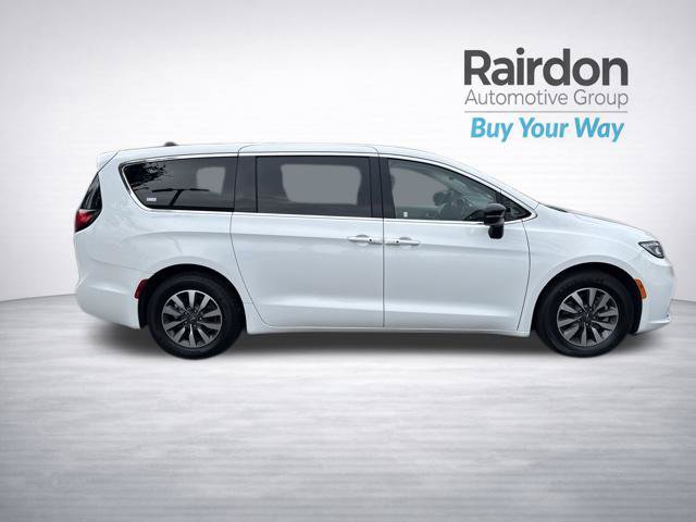 Used 2024 Chrysler Pacifica Limited FWD image 8