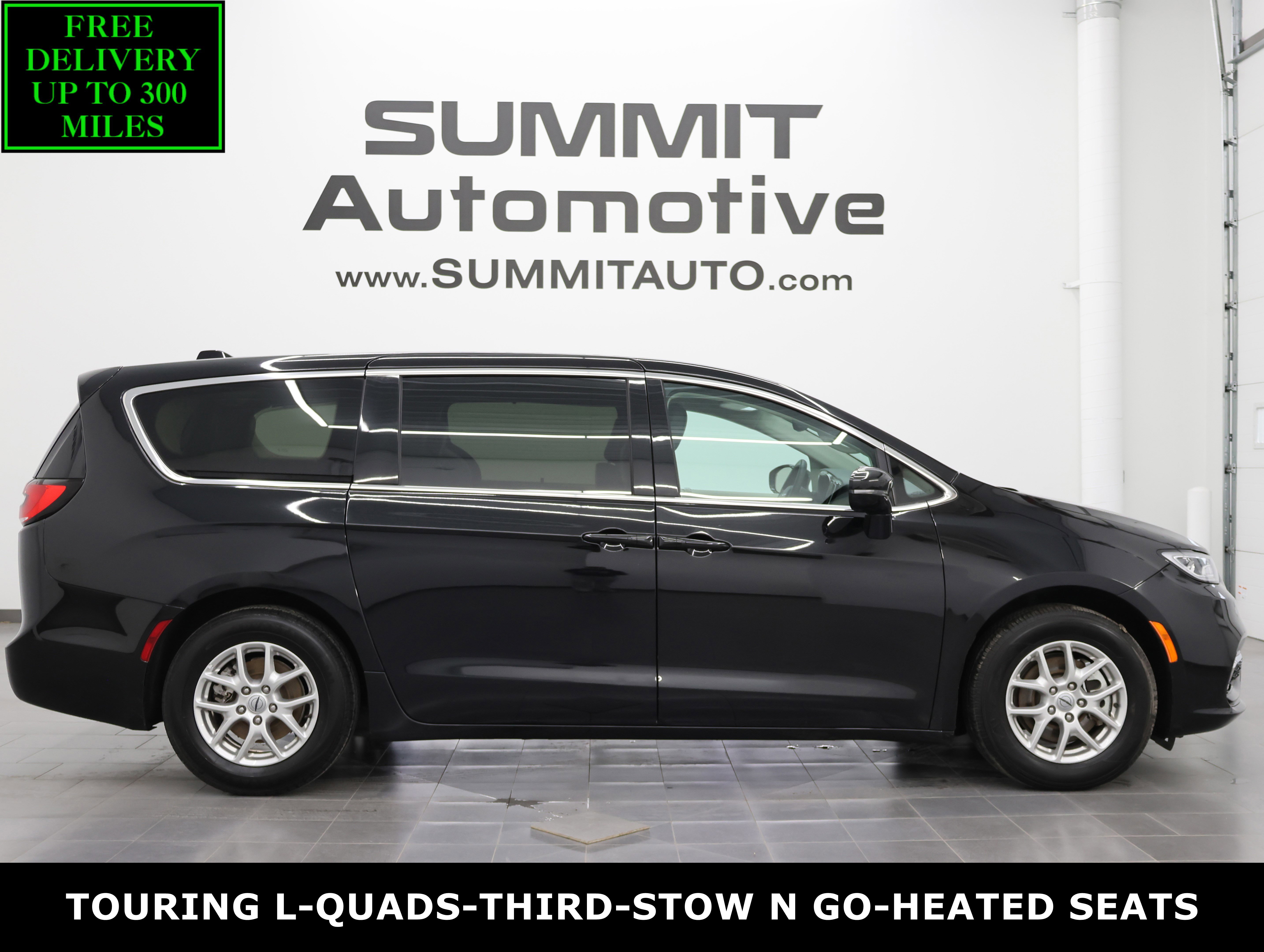 Used 2024 Chrysler Pacifica Touring-L FWD image 1