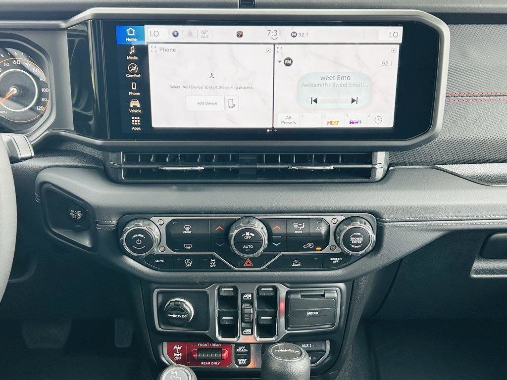 New 2025 Jeep Gladiator Rubicon image 17