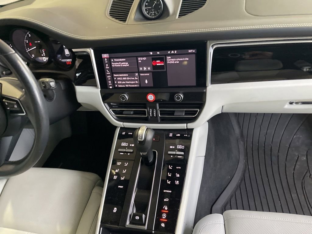 Used 2023 Porsche Macan Turbo image 18