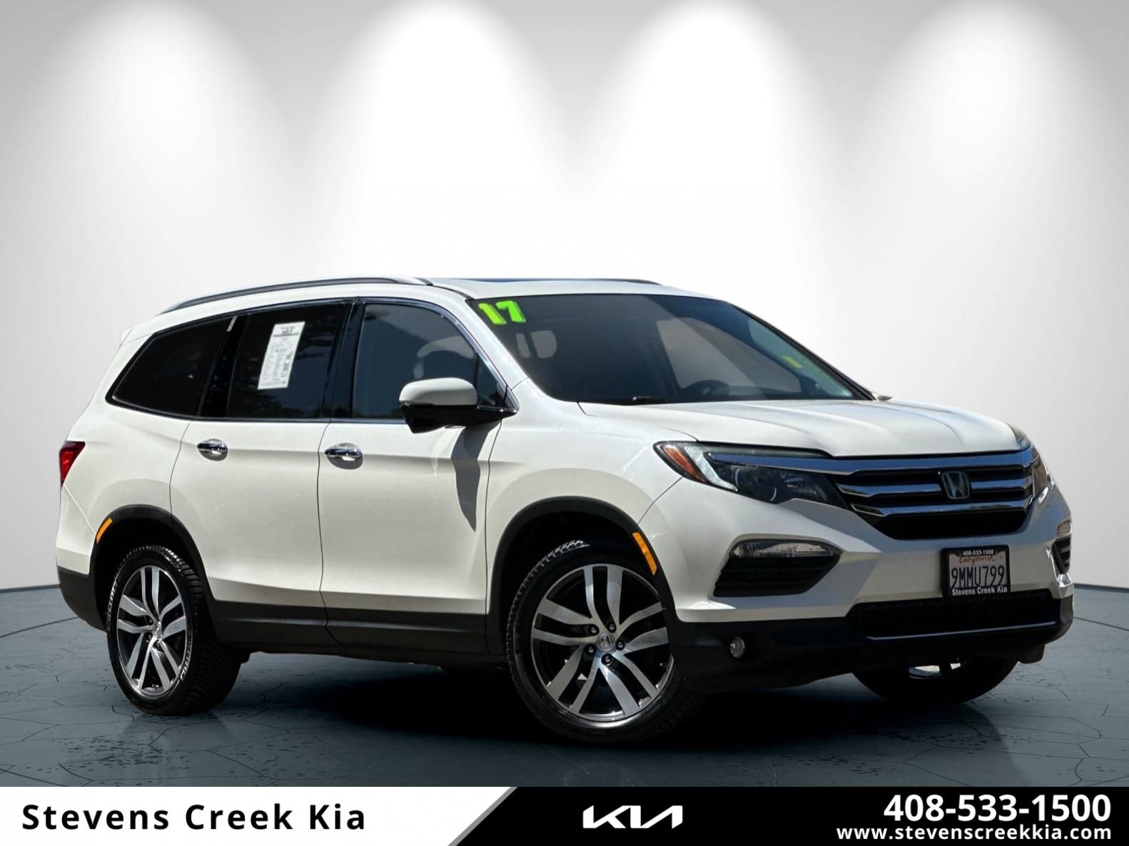 Used 2017 Honda Pilot Touring image 1