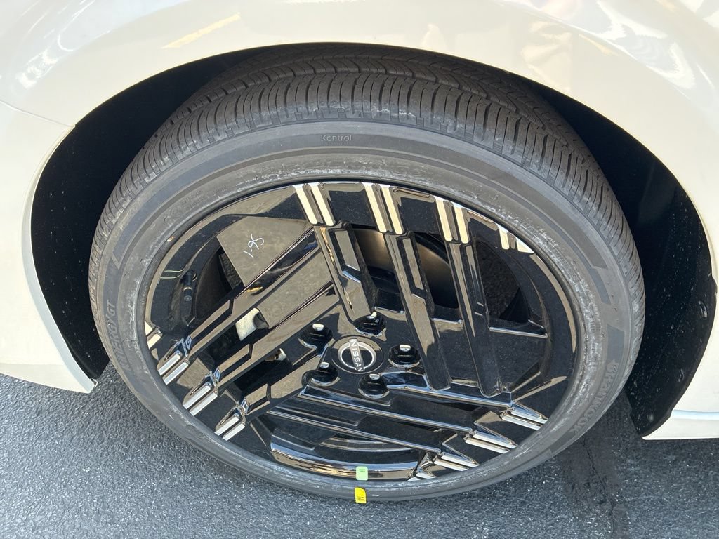 New 2026 Nissan Sentra SR w/ SR Premium Package FWD image 9