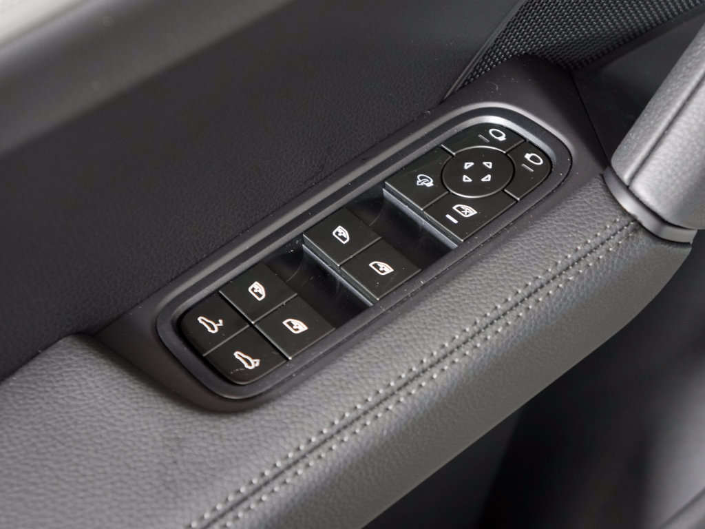 New 2026 Porsche Cayenne Coupe AWD/4WD image 17