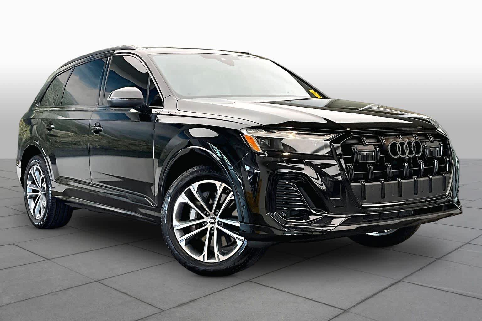 Certified 2025 Audi Q7 2.0T Premium w/ Convenience Plus Package AWD/4WD image 3