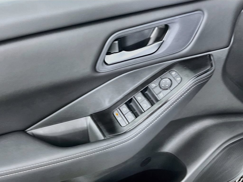 New 2026 Nissan Rogue SV w/ Cold Weather Package AWD/4WD image 15