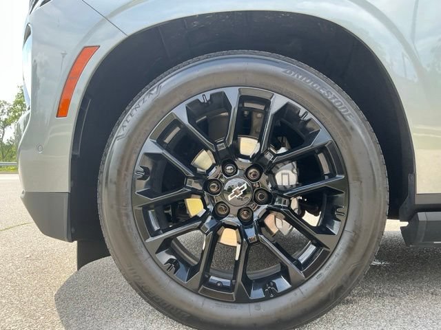 Used 2025 Chevrolet Suburban High Country AWD/4WD image 15