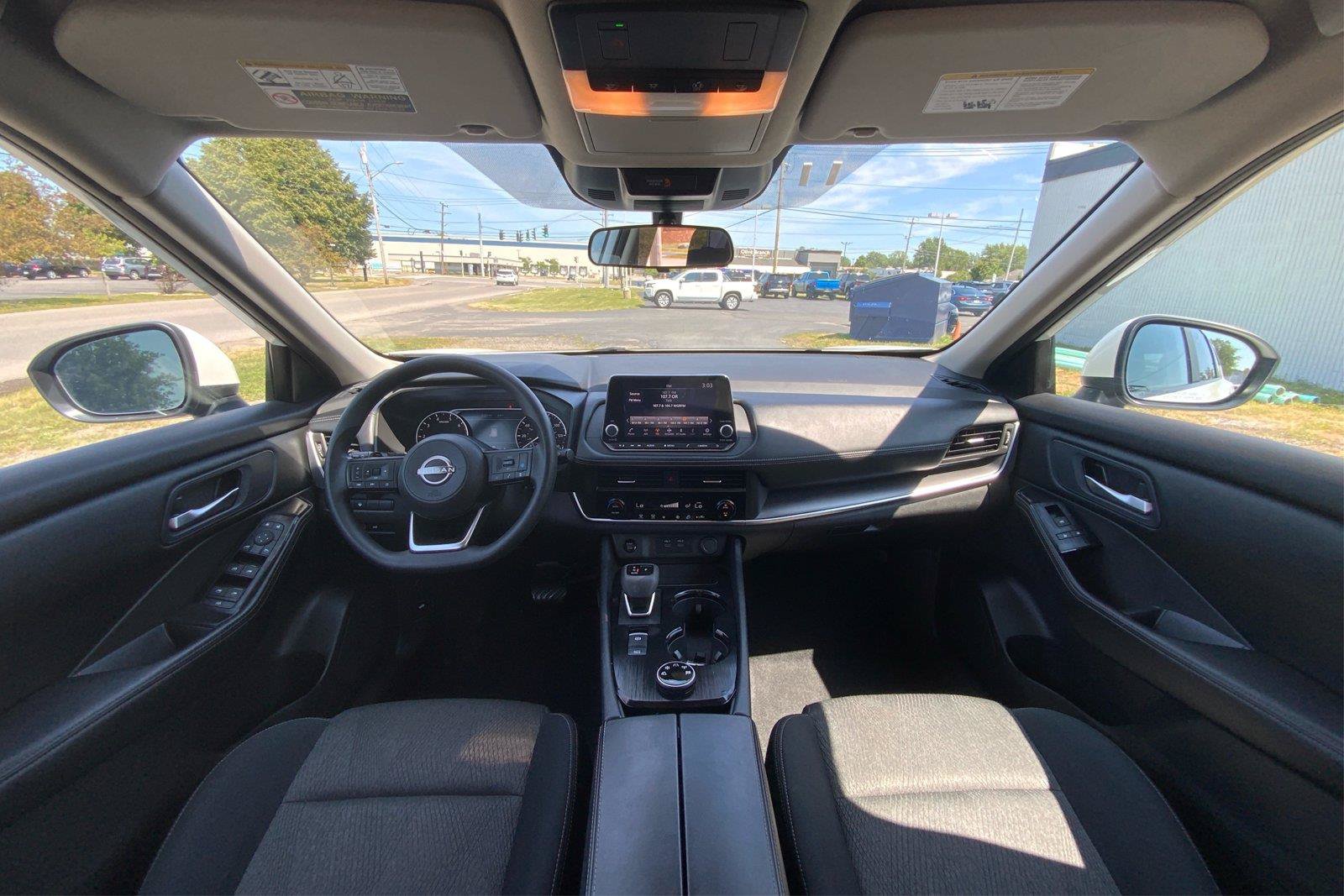 Used 2024 Nissan Rogue SV AWD/4WD image 31