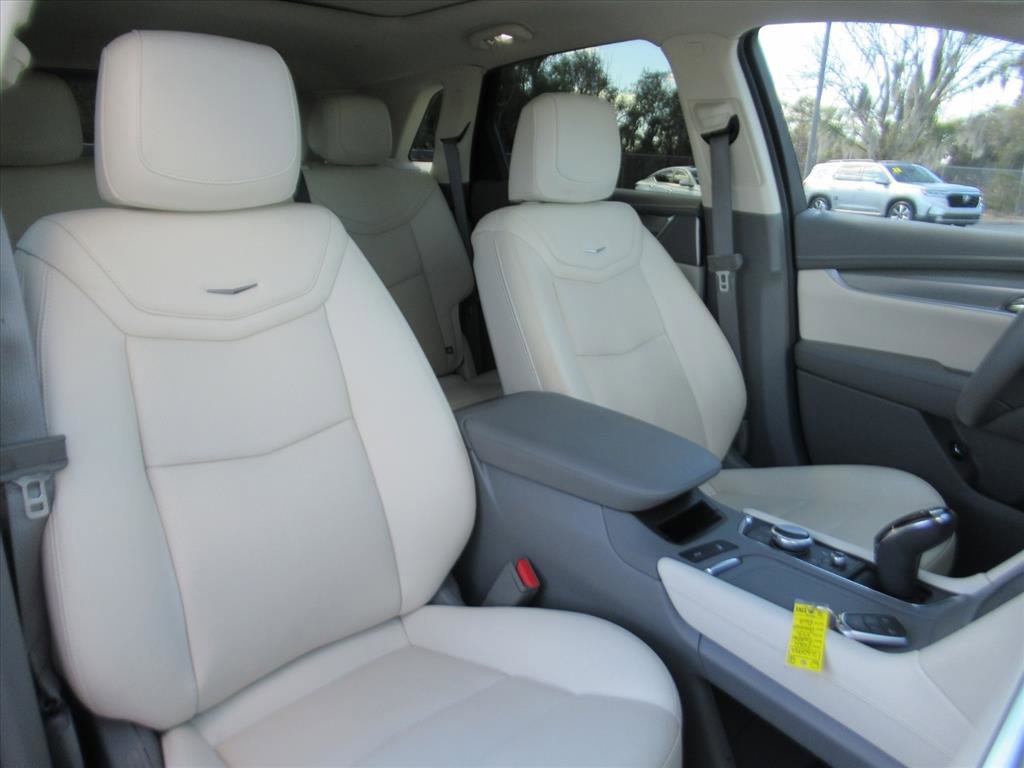 Used 2024 Cadillac XT5 Premium Luxury w/ Technology Package image 8
