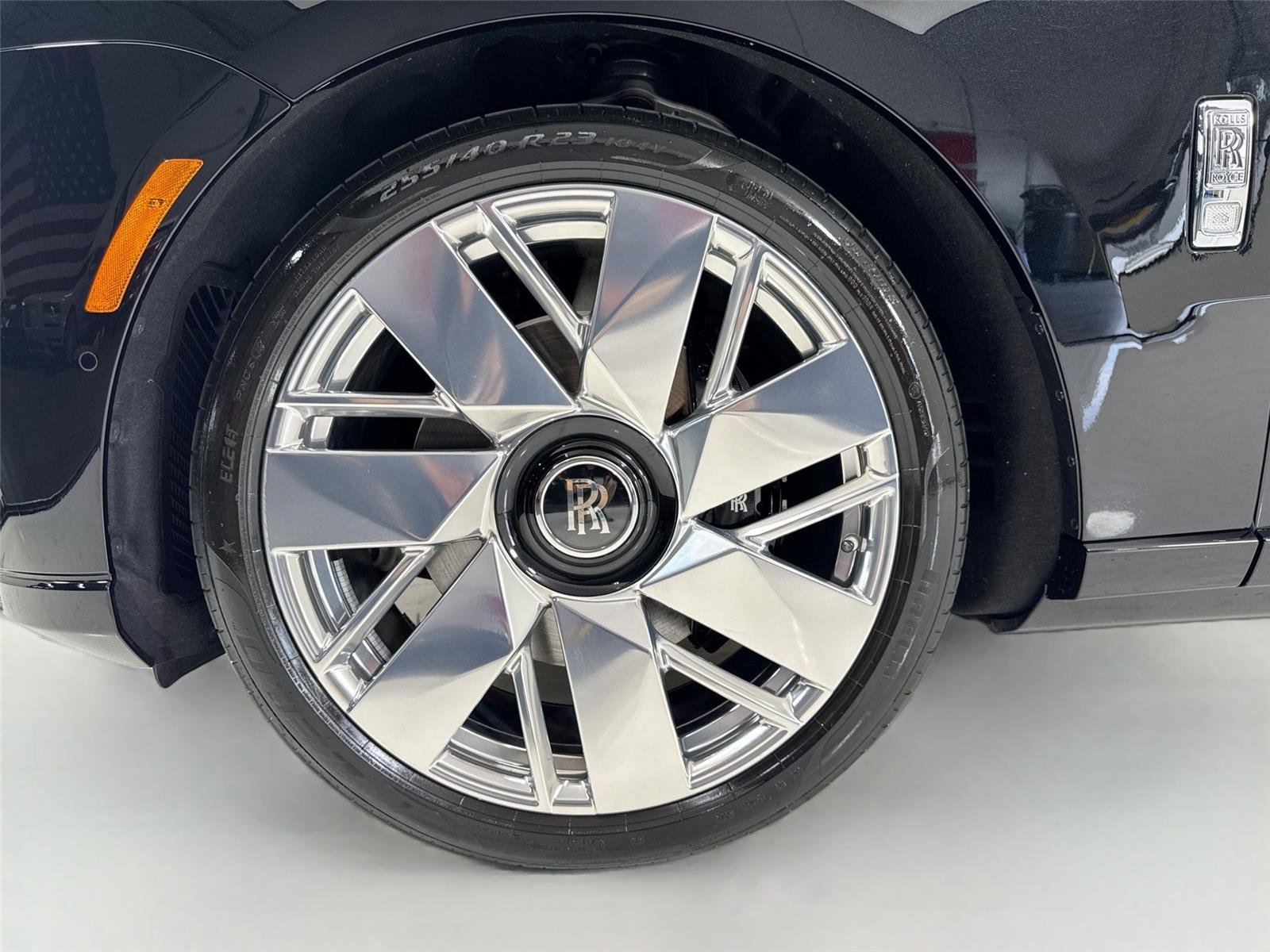 Used 2025 Rolls-Royce Cullinan AWD/4WD image 38