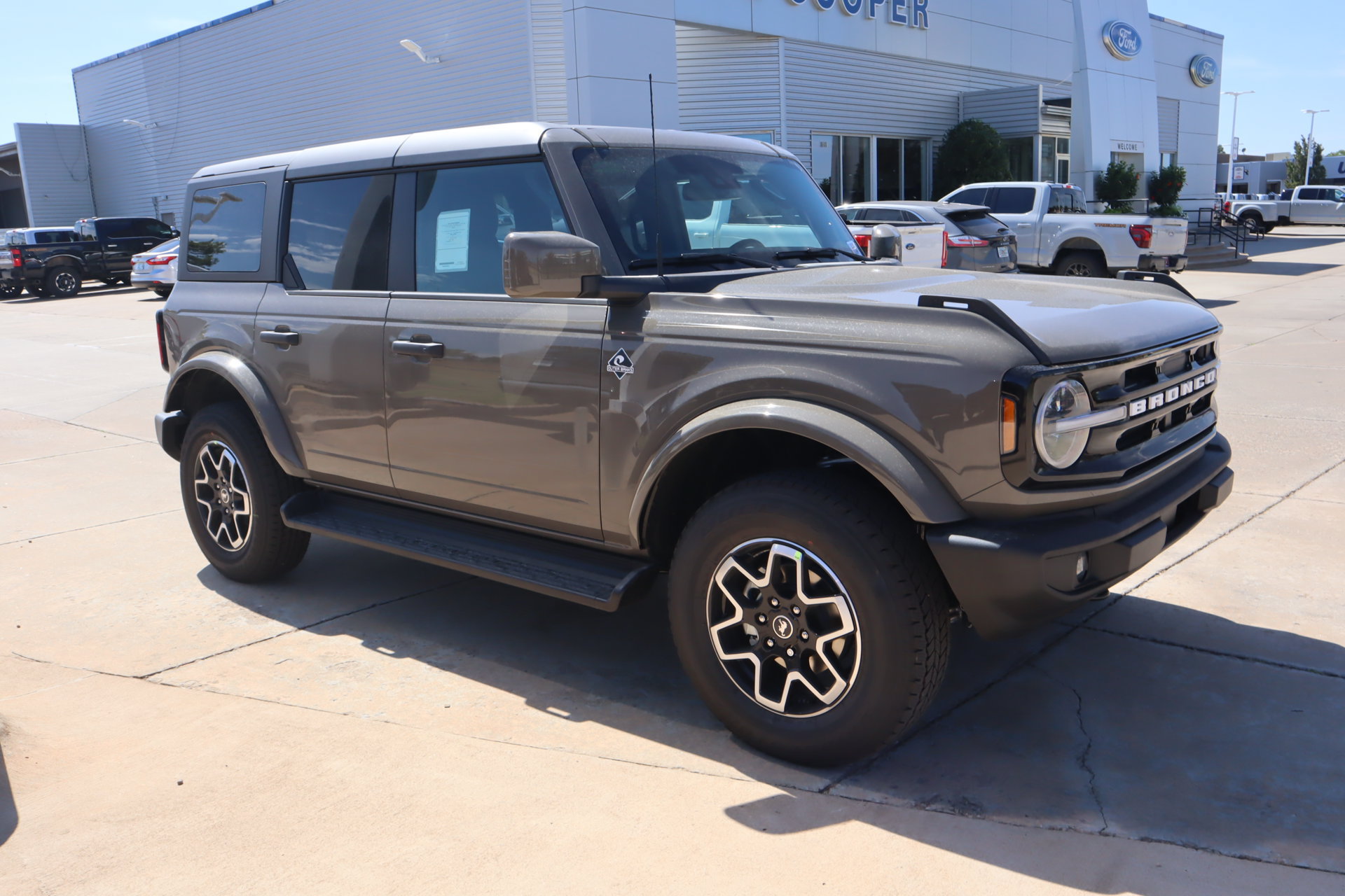 New 2026 Ford Bronco Outer Banks AWD/4WD image 1