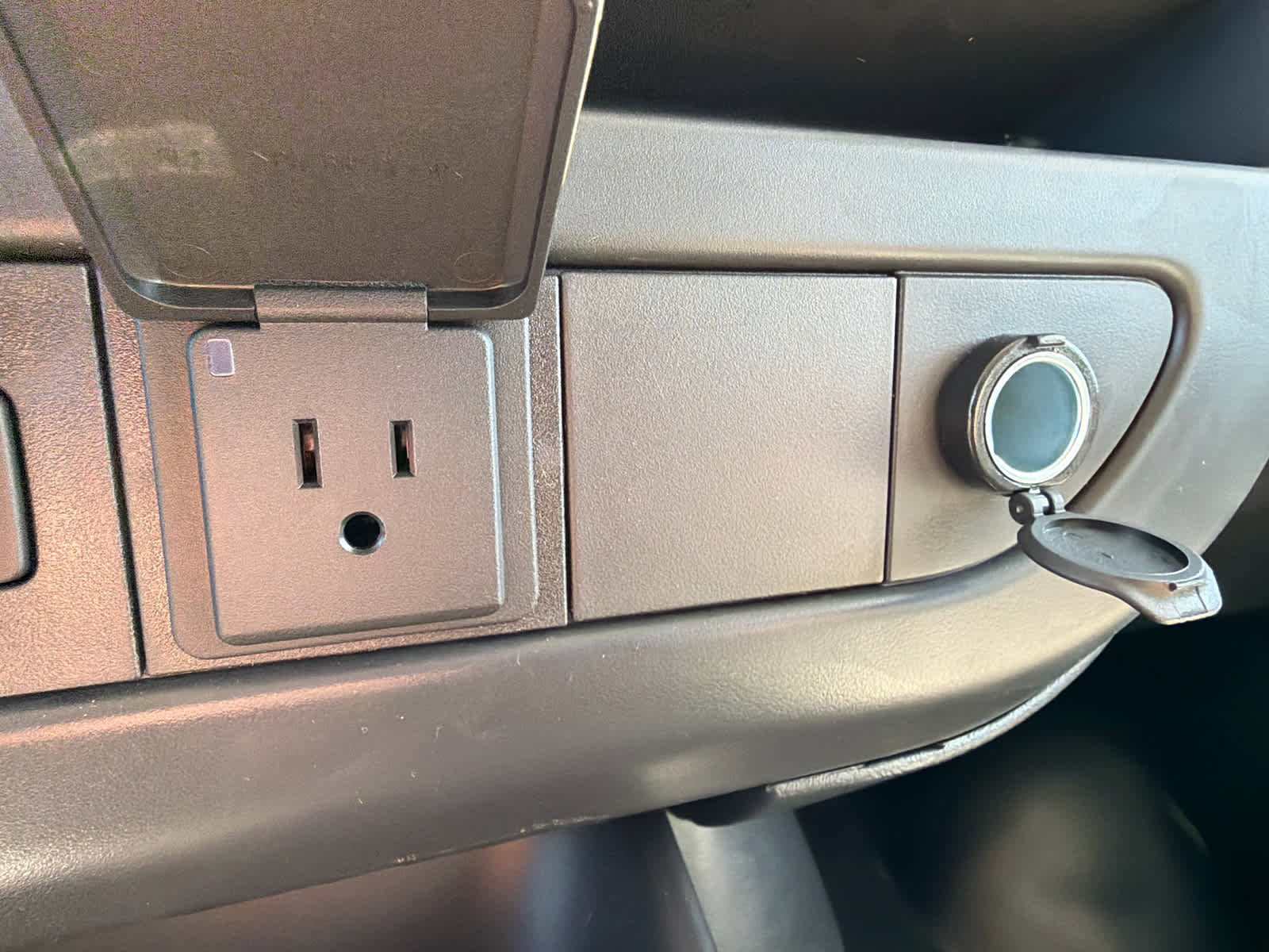 New 2025 GMC Savana 2500 w/ Driver Convenience Package image 29