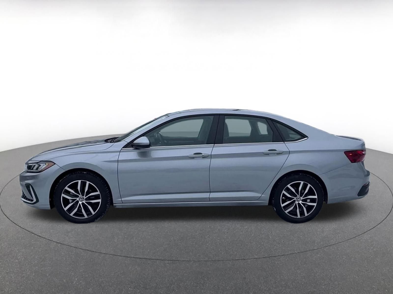 Used 2025 Volkswagen Jetta SE image 9