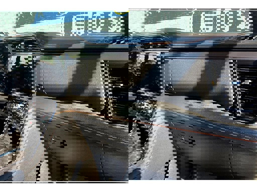 Used 2024 GMC Sierra 2500 AT4 image 17