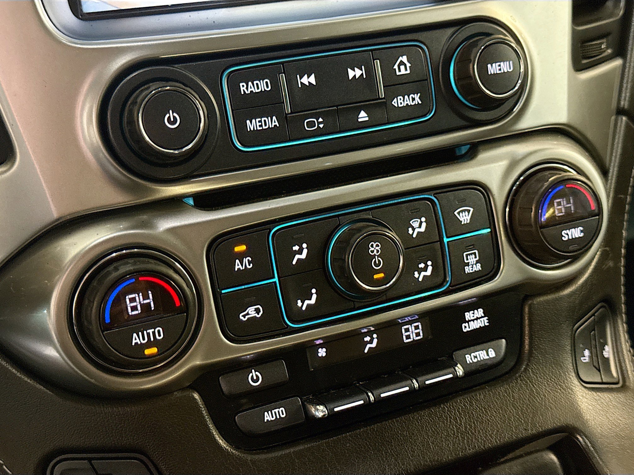 Used 2019 Chevrolet Suburban LT image 23