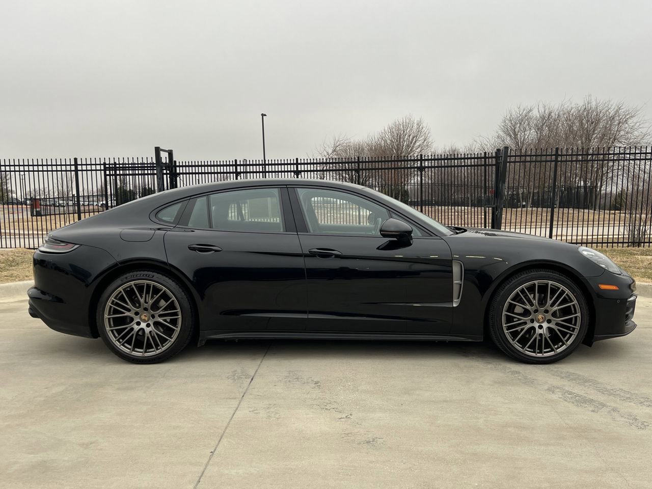 Used 2022 Porsche Panamera Platinum Edition image 3