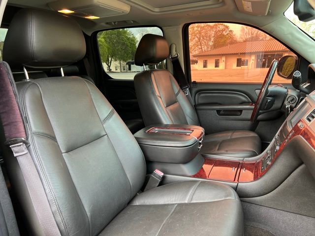 Used 2013 Cadillac Escalade EXT Premium image 24