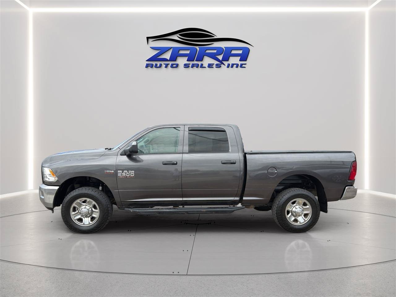 Used 2017 RAM 2500 Tradesman w/ Chrome Appearance Group AWD/4WD image 4