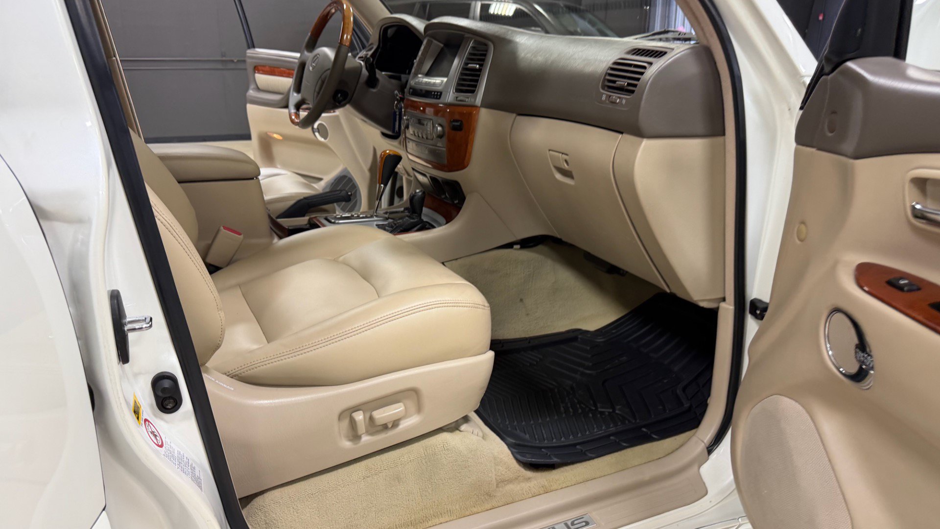 Used 2003 Lexus LX 470 4WD image 21
