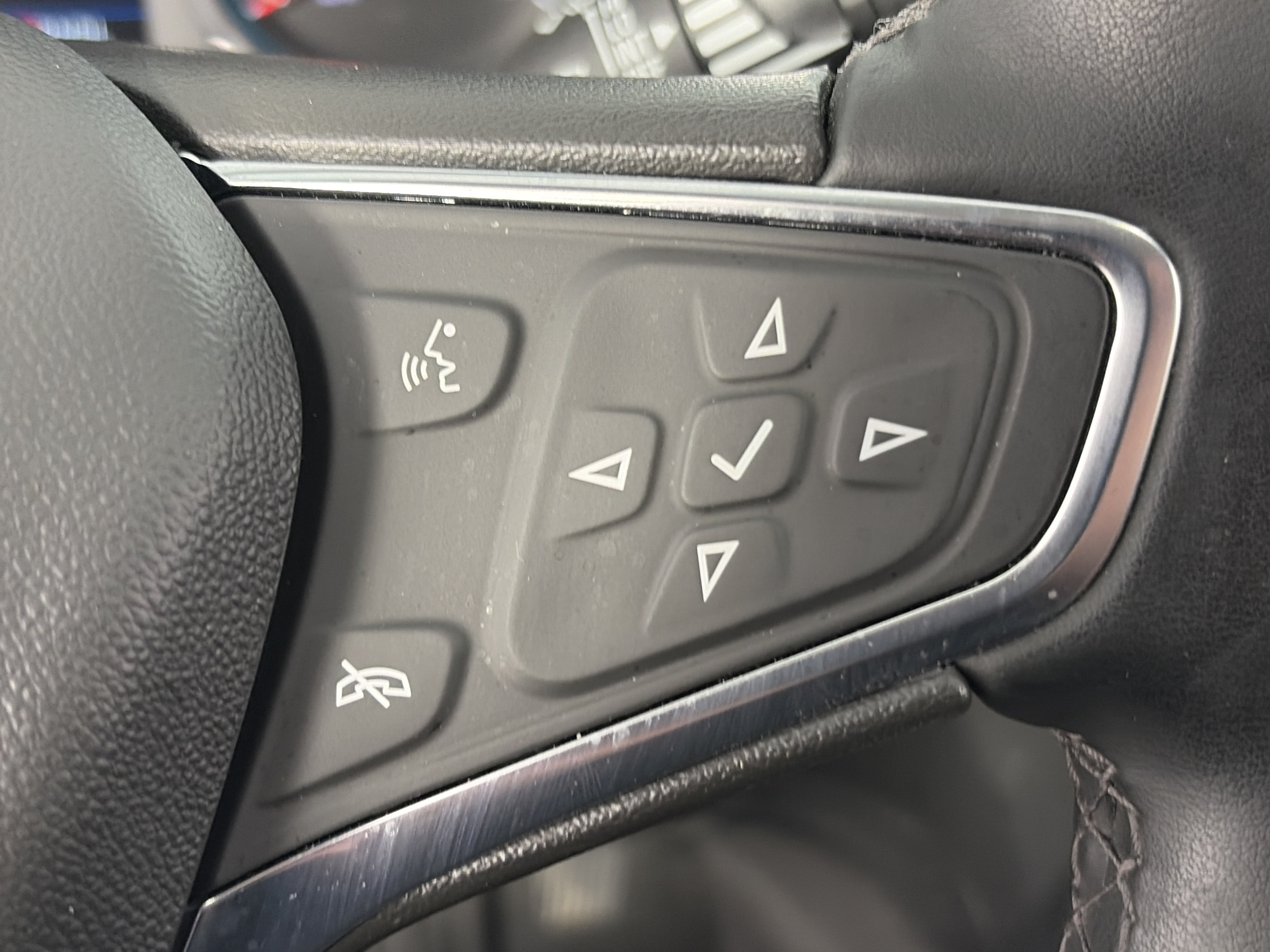 Used 2024 Chevrolet Equinox LT FWD image 34