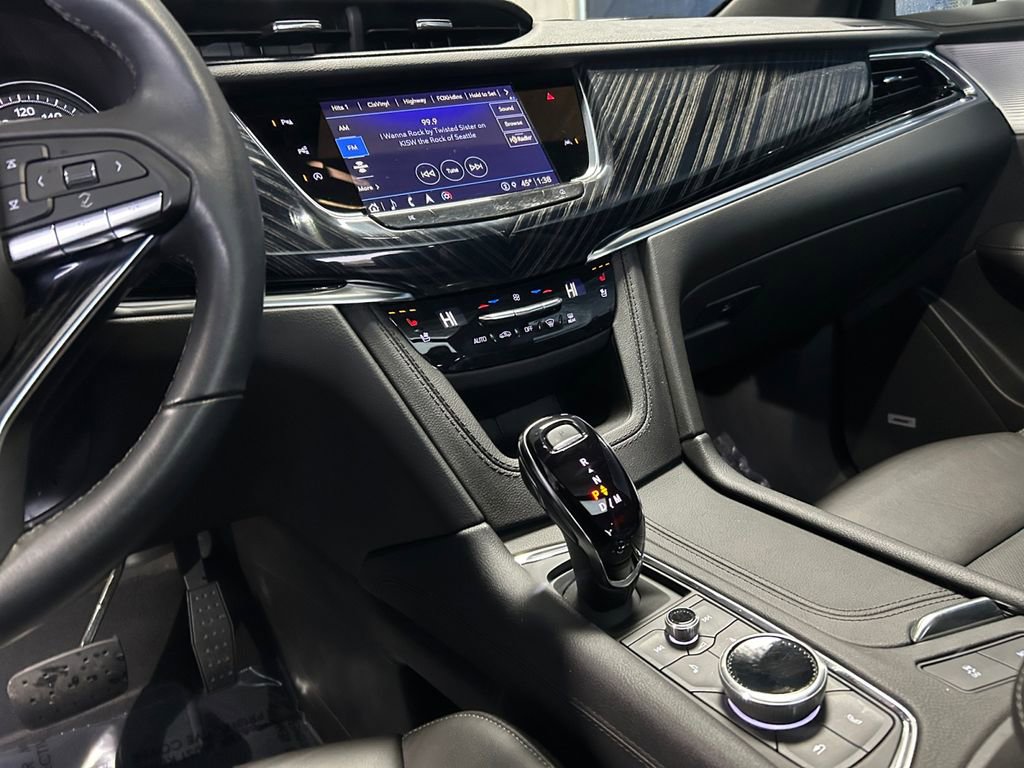 Used 2024 Cadillac XT6 Premium Luxury w/ Technology Package image 21
