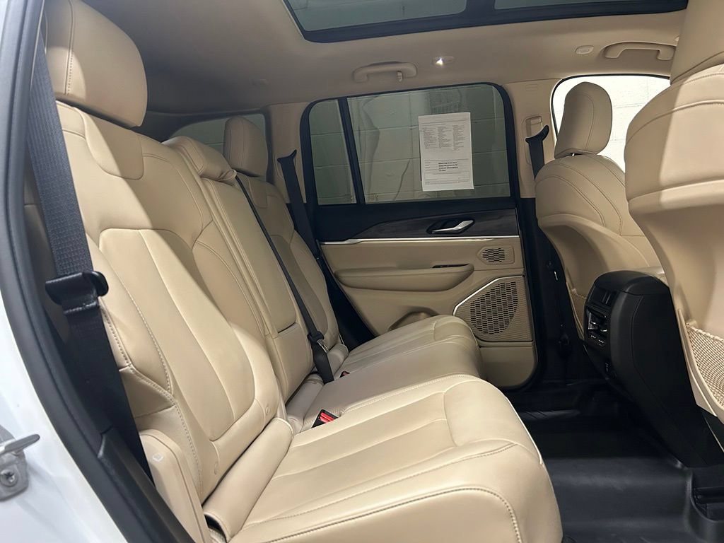 Used 2022 Jeep Grand Cherokee Limited AWD/4WD image 9