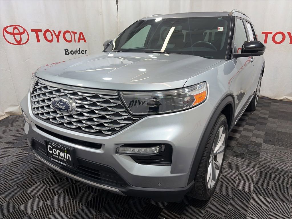 Used 2023 Ford Explorer Platinum w/ Technology Package AWD/4WD image 3