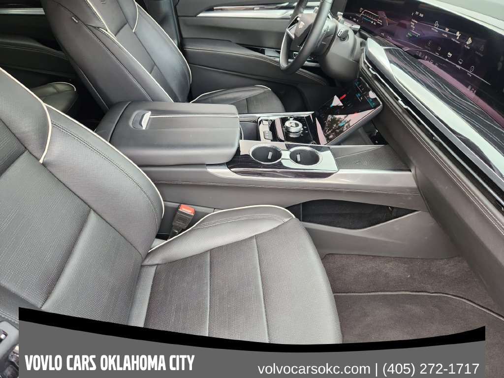Used 2025 Cadillac Escalade ESV Sport AWD/4WD image 12