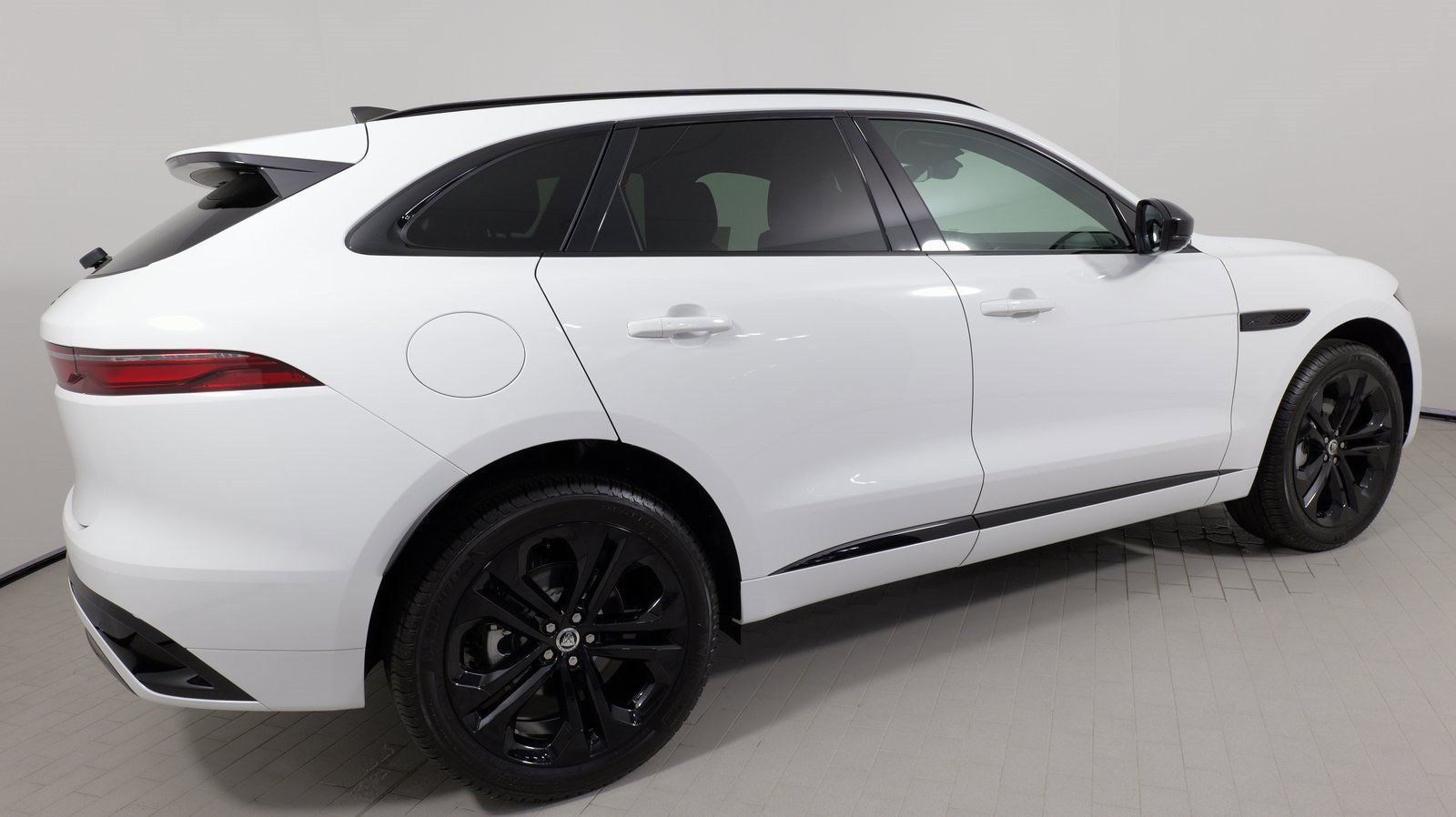Used 2025 Jaguar F-PACE R-Dynamic S image 23