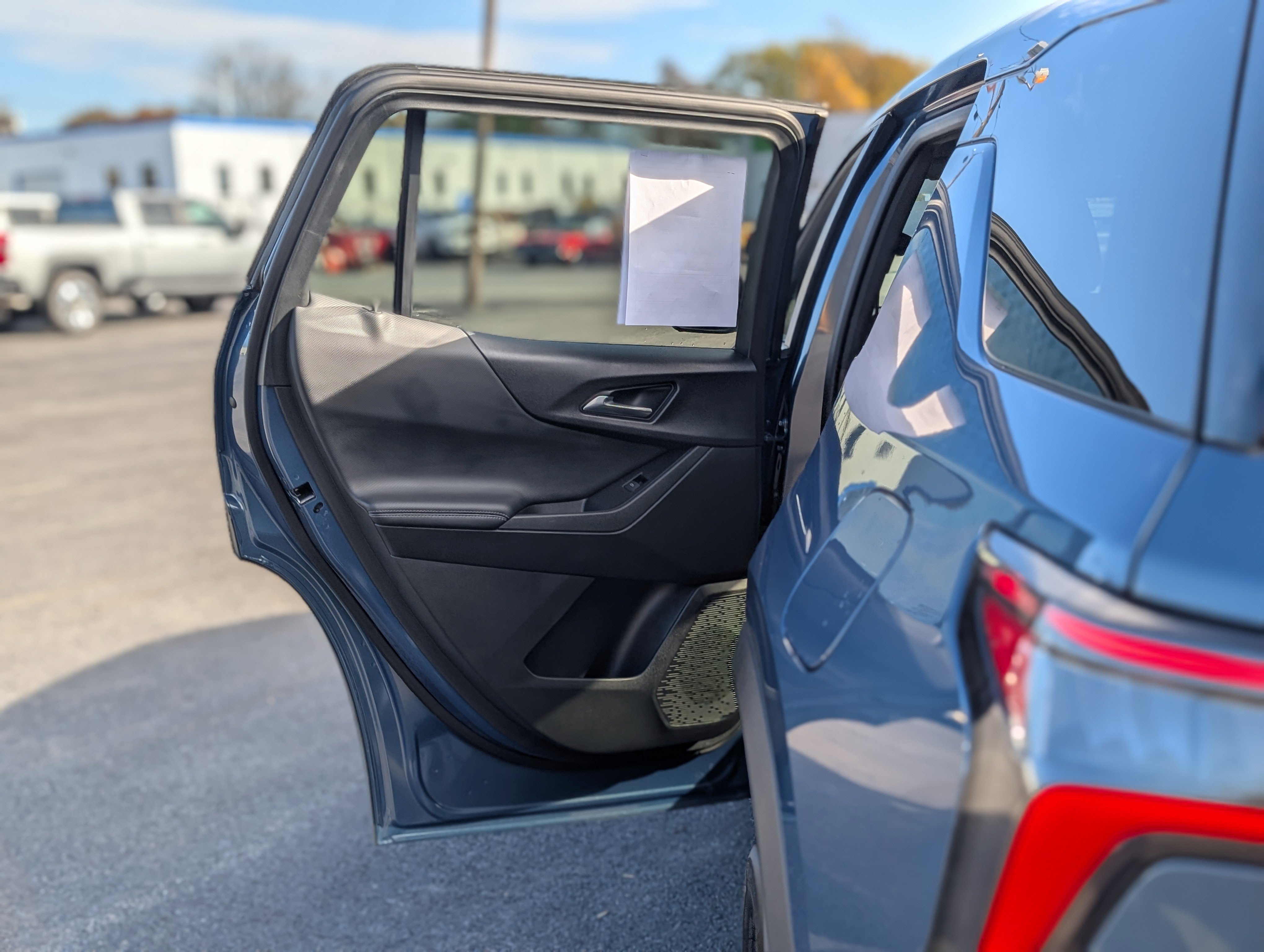 Used 2025 Chevrolet Equinox LT w/ Safety and Technology Package image 32