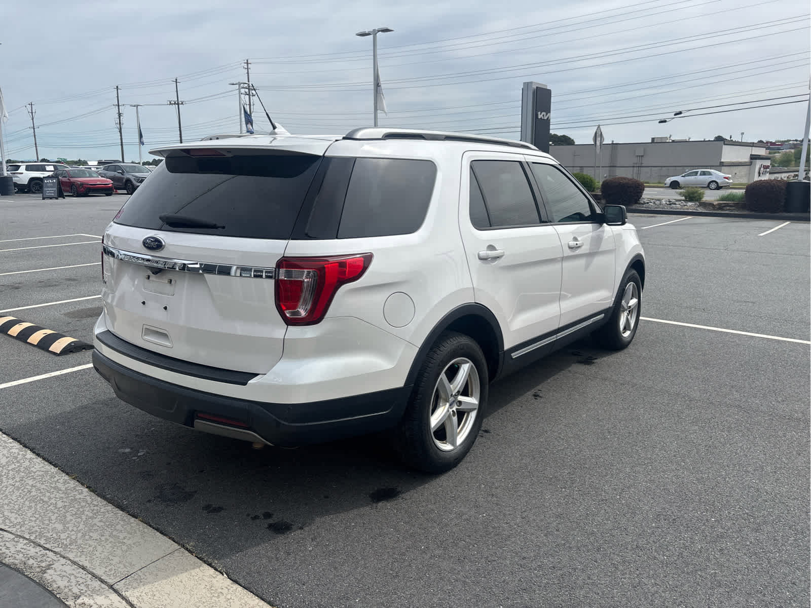 Used 2019 Ford Explorer XLT w/ Equipment Group 202A image 5