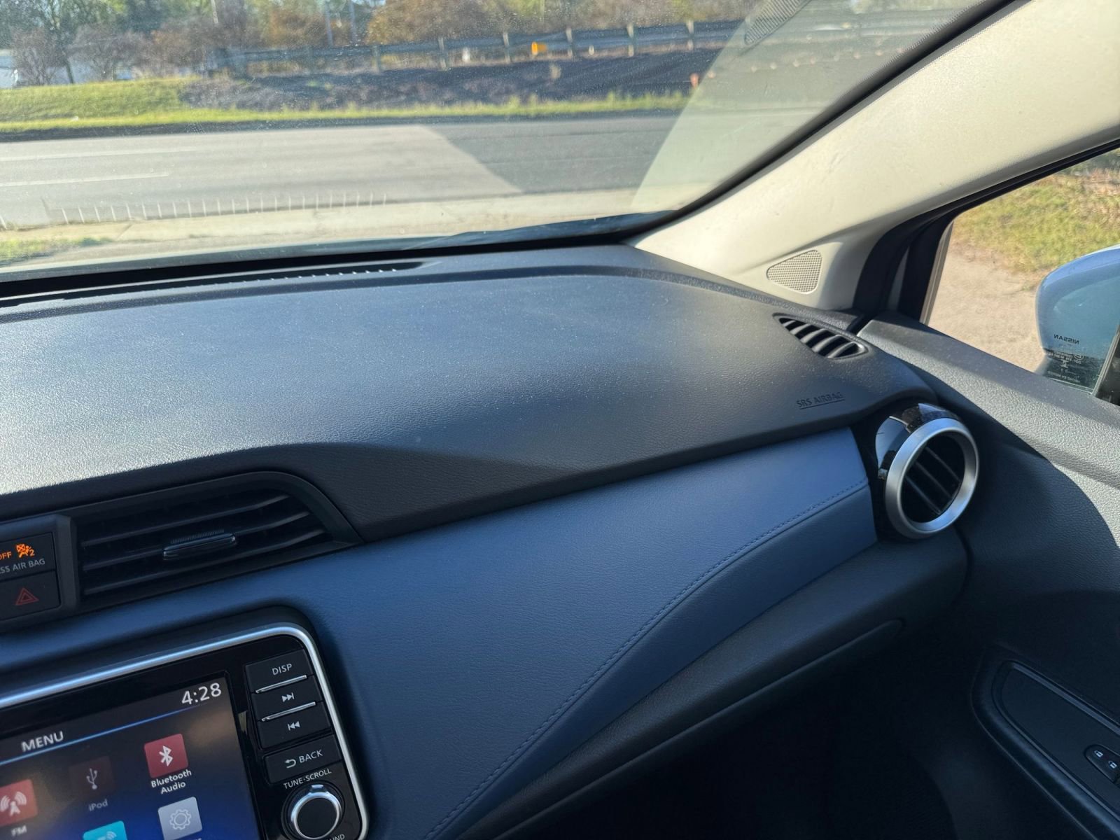 Used 2025 Nissan Versa SV image 31