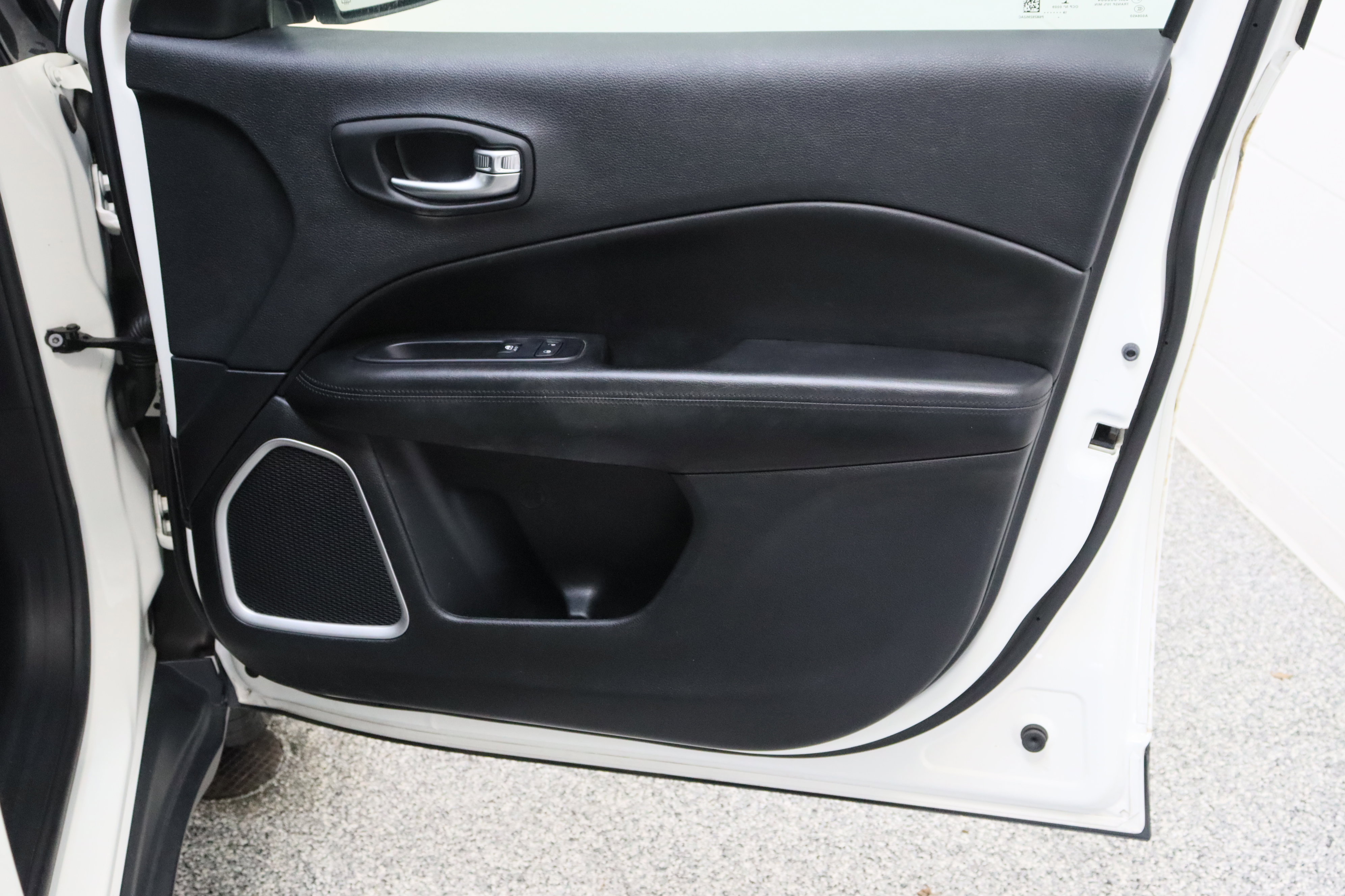 Used 2019 Jeep Compass Latitude image 31